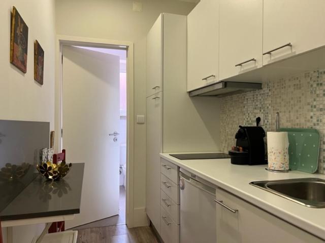 Fantastic 1 Bedroom Apartment At Roma Avenue - 1B Лісабон Екстер'єр фото